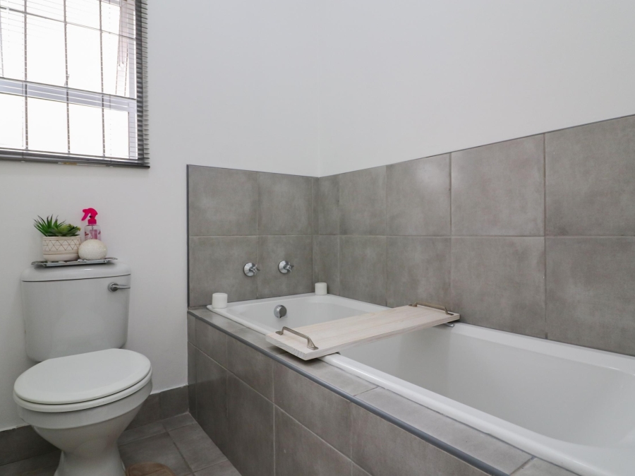 2 Bedroom Property for Sale in Amalinda Eastern Cape